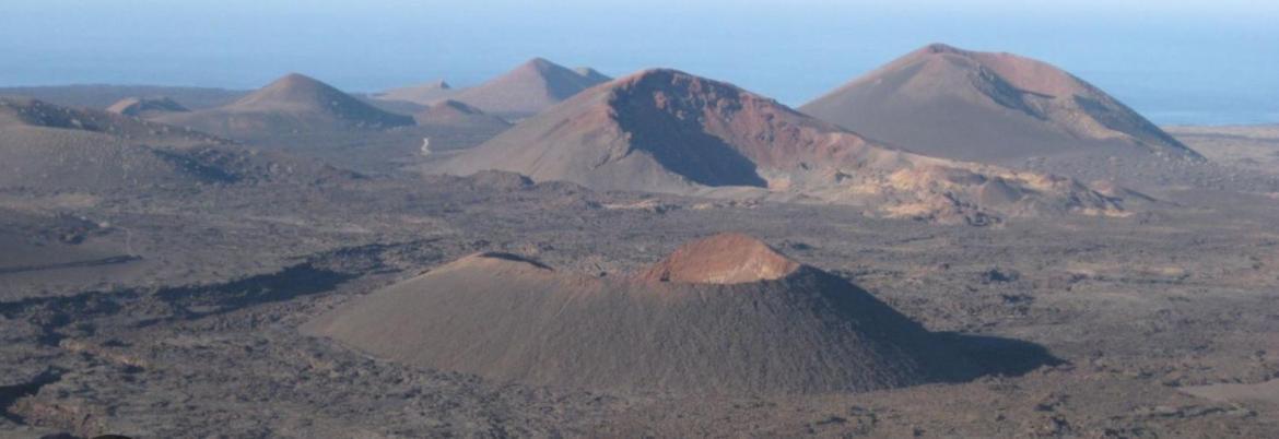 Lanzarote Casa Volcanica-Anclada Sobre La Lava Del Volcan Montana Blanca ภายนอก รูปภาพ
